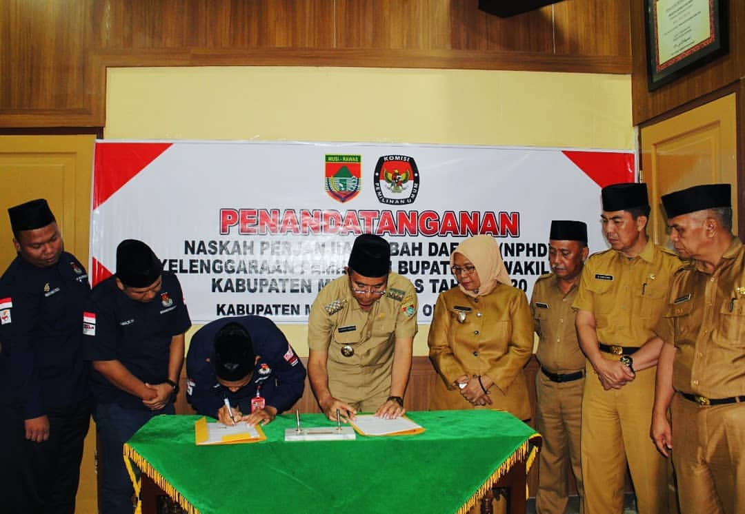 Bupati Bersama KPU Tandatangani NPHD Pilkada Mura 2020
