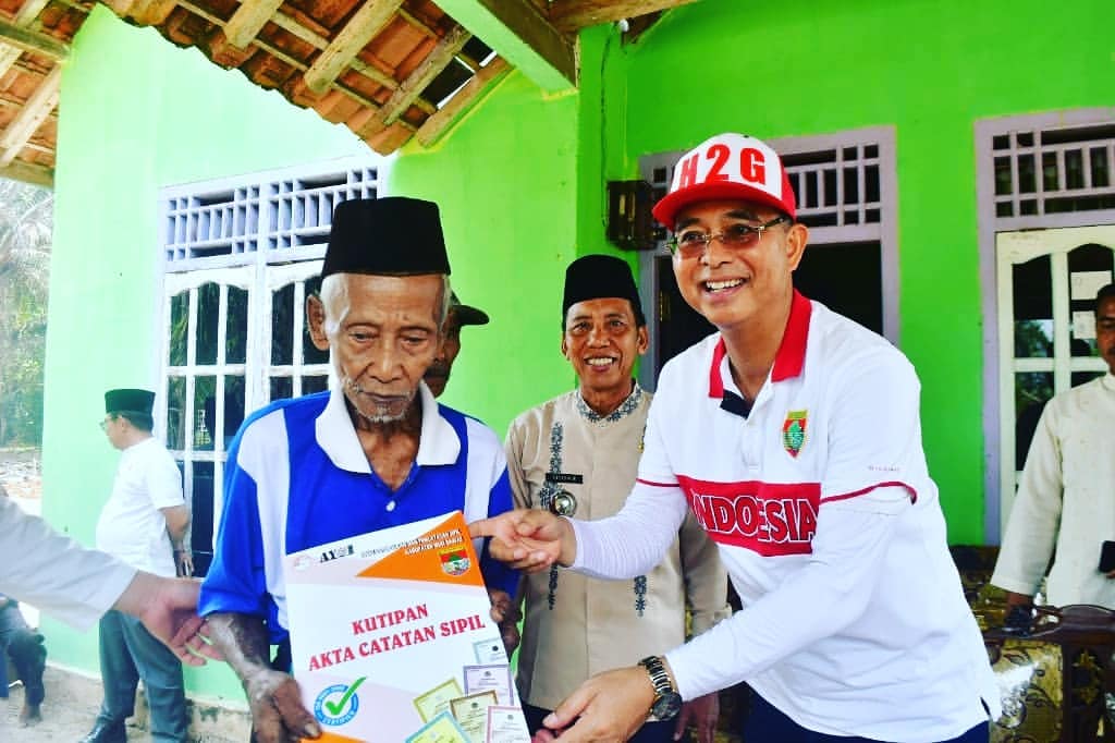 Serahkan Bantuan Kebakaran Rumah, Bupati Himbau Masyarakat Waspada Musibah Kebakaran