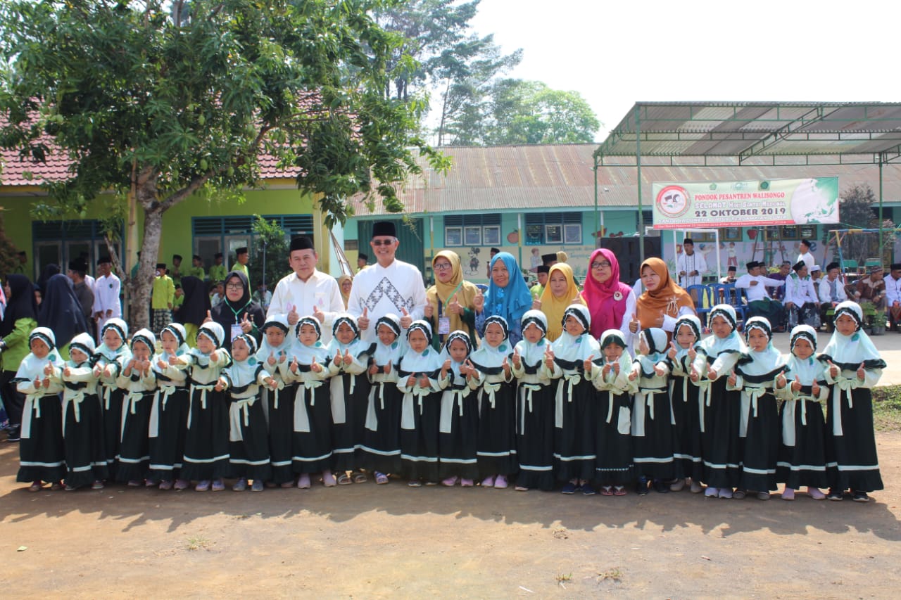 Bupati Irup Peringatan Hari Santri Nasional Di Pesantren Wali Songo Tugumulyo