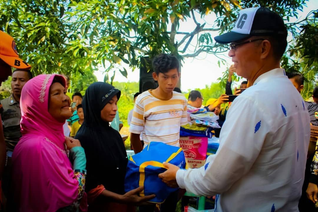 Bupati Tinjau Korban Kebakaran Rumah di Desa Sadar Karya