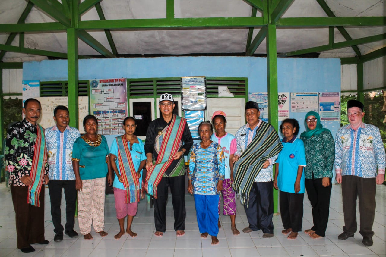 Perdana, Bupati H2G Kenakan Batik Timora