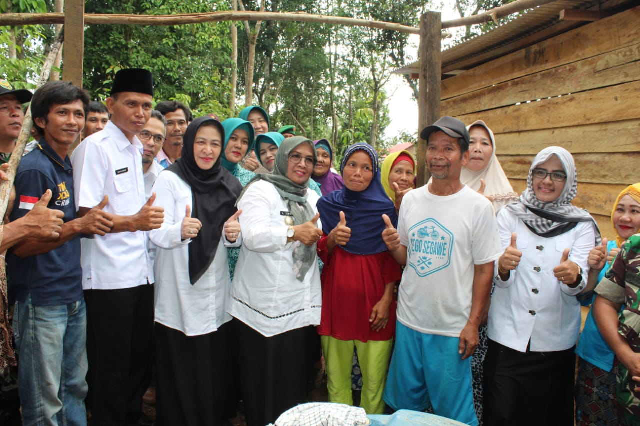 Wabup Hj Suwarti Tinjau Pembangunan Jamban Sehat