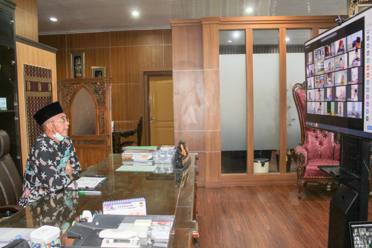 Bupati Gelar Rapat Bersama Kepala OPD Dan Camat Melalui Video Confrence