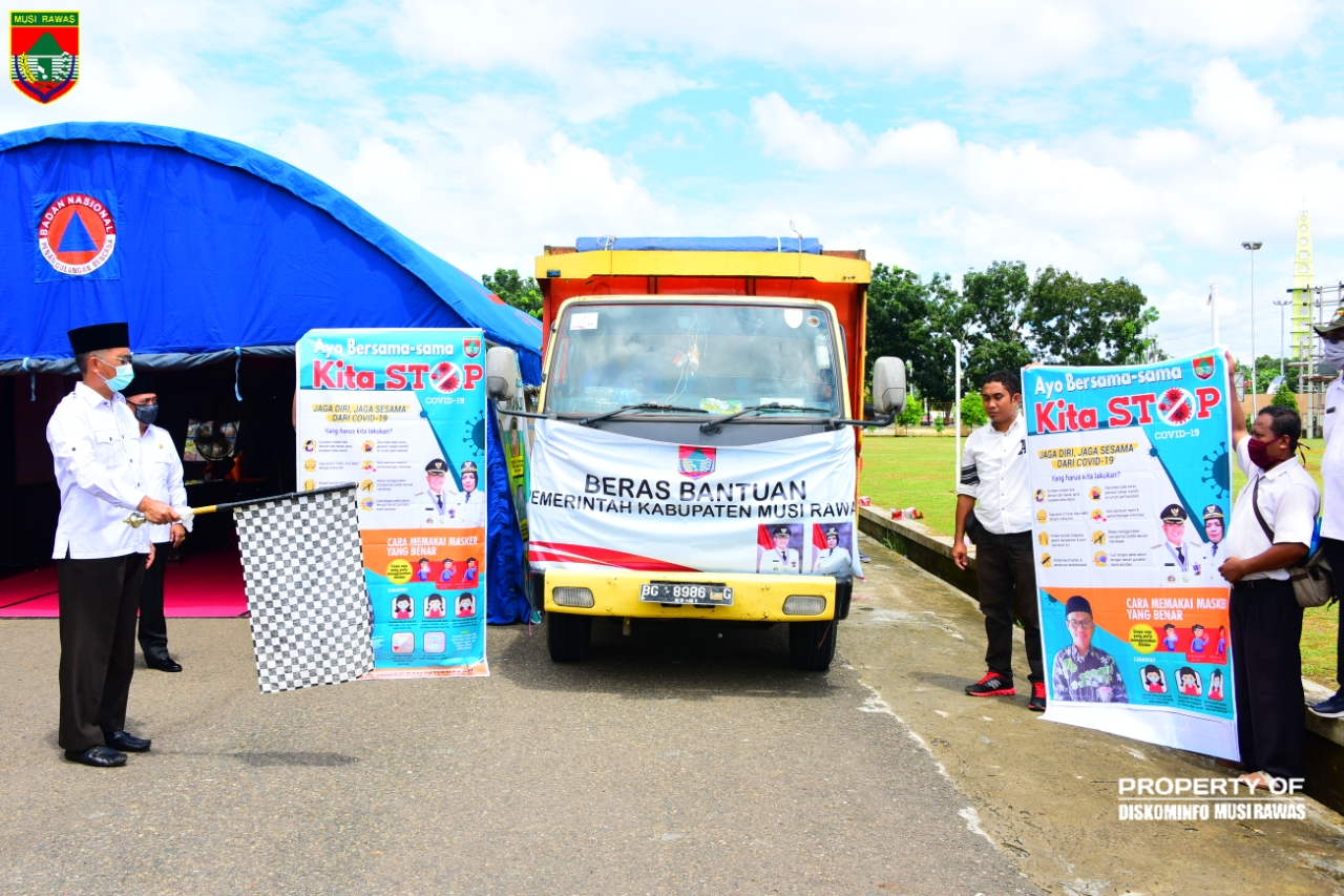 Bupati Salurkan Bantuan Beras 8 Ton Ke Kecamatan Sukakarya