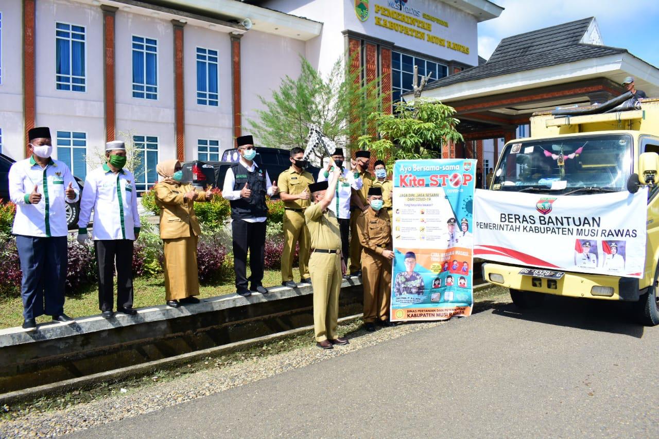 Pemkab Mura Kembali Salurkan Bantuan 11 Ton Beras Ke Tuah Negeri