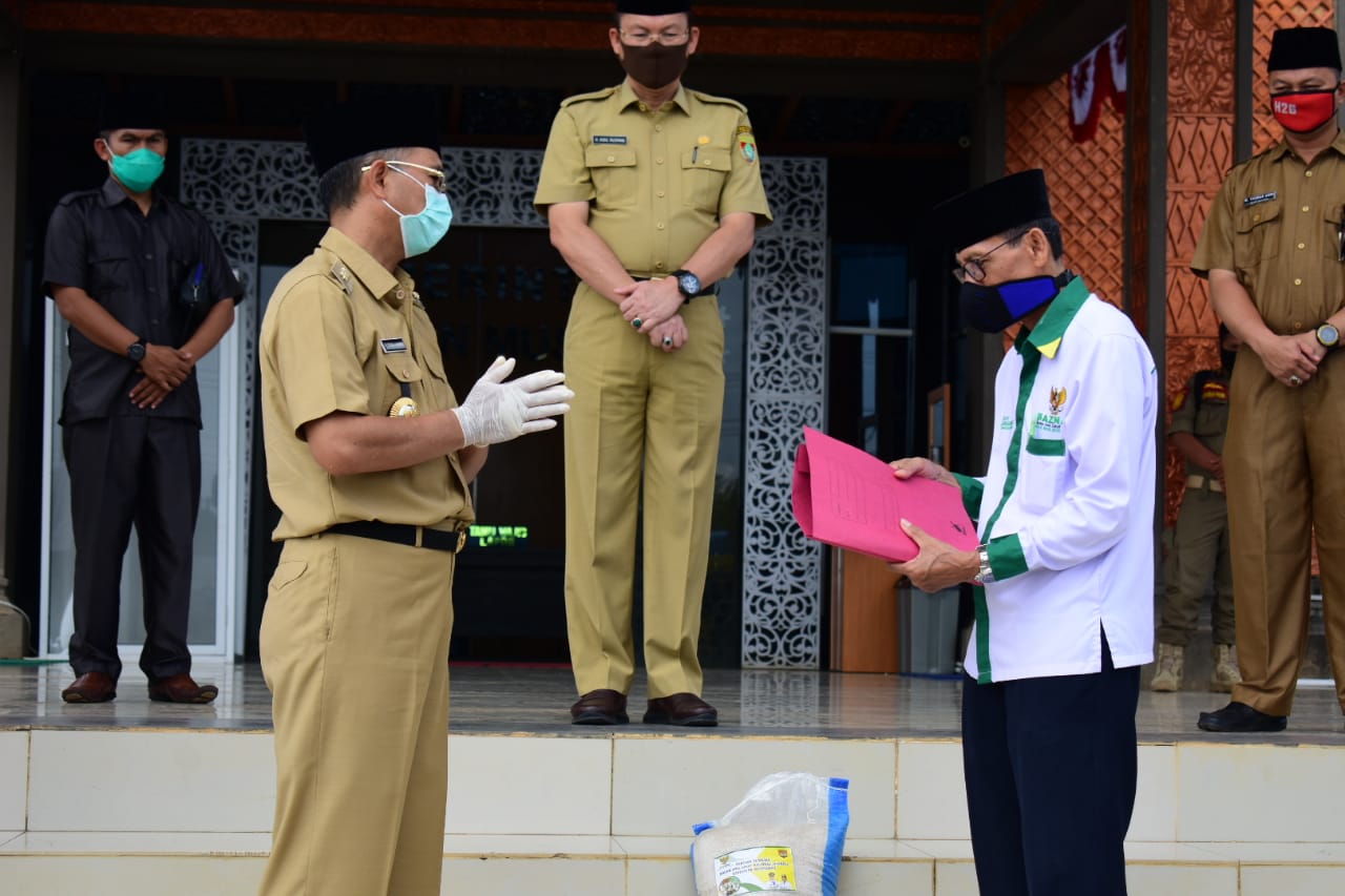 Wujudkan Mura Bersodaqoh, Bupati H2G Donasikan Gaji 4 Bulan