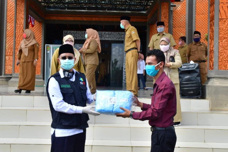 Lawan Covid-19 di Mura, Gapkindo dan PT Medco Serahkan Bantuan Alat Kesehatan