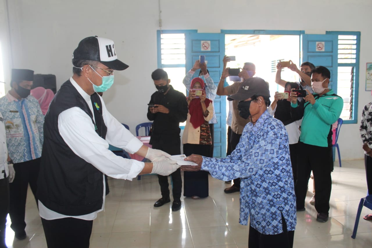 Bupati Mura Turun Langsung Serahkan BLT Dana Desa