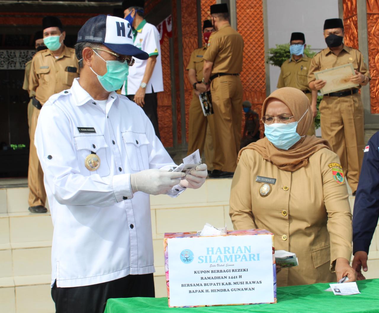 Berbagi Rezeki Ramadhan 1441 H, Bupati dan Wabup Lakukan Pengundian Kupon Berhadiah