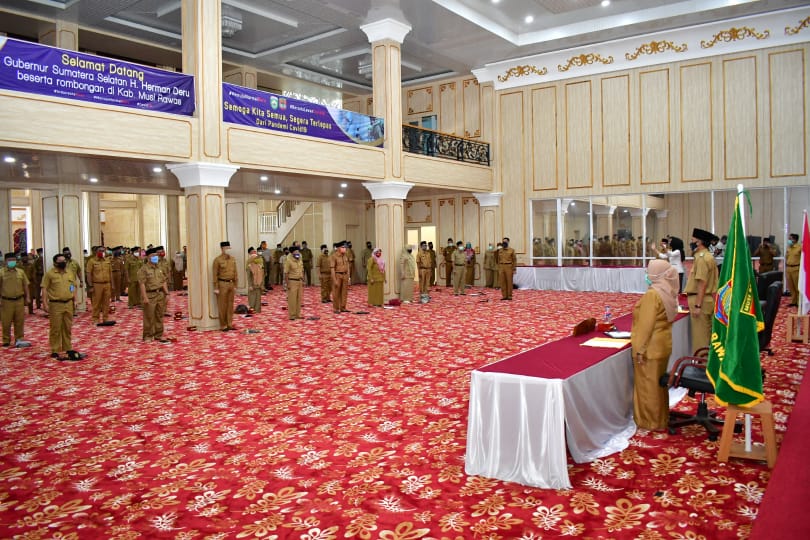 Dalam Rapat Staf, Bupati Mura Ajak ASN Untuk Tingkatkan Semangat AK5