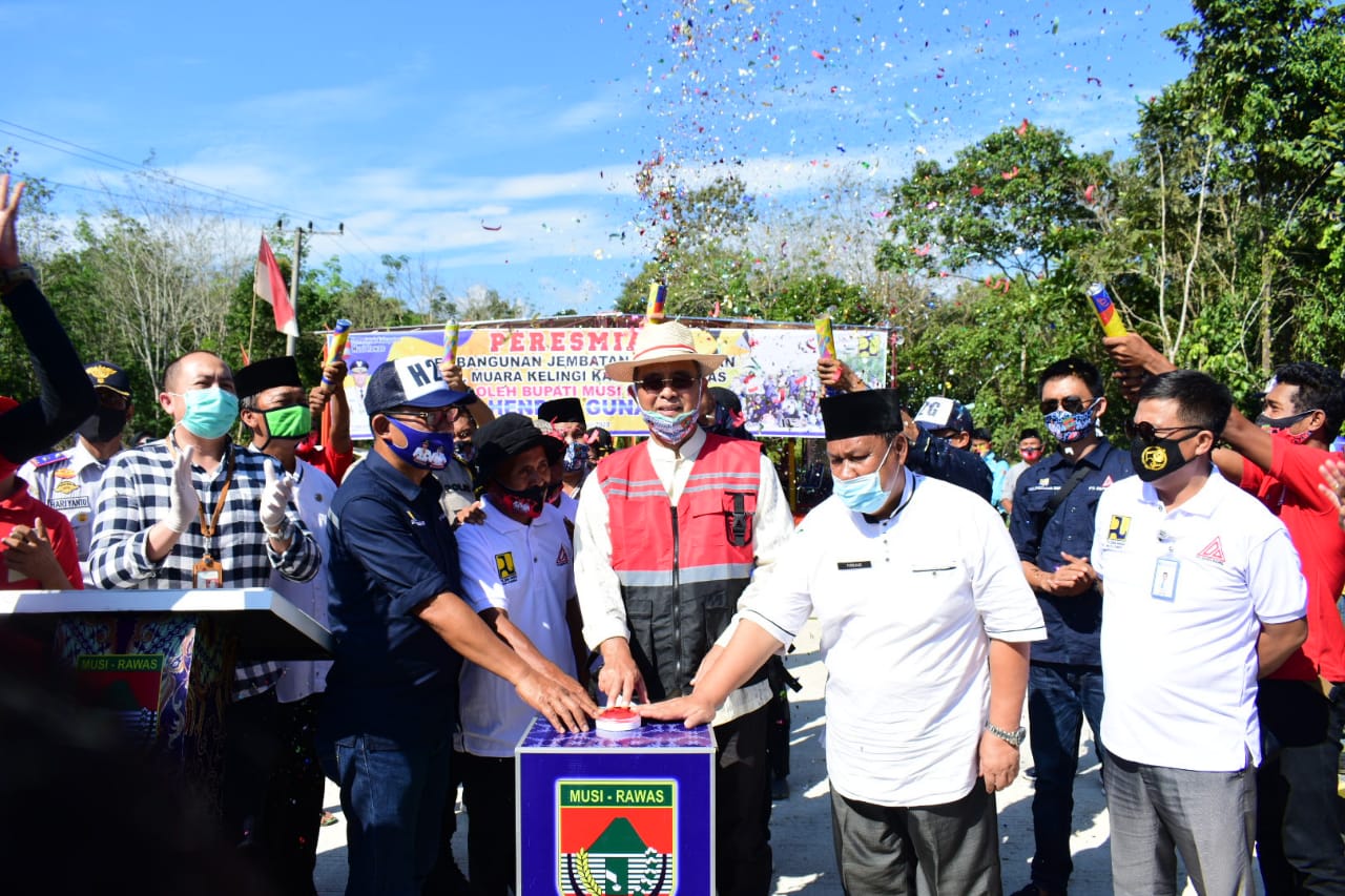 Bupati H2G Resmikan Jembatan pengalihan Muara Kelingi