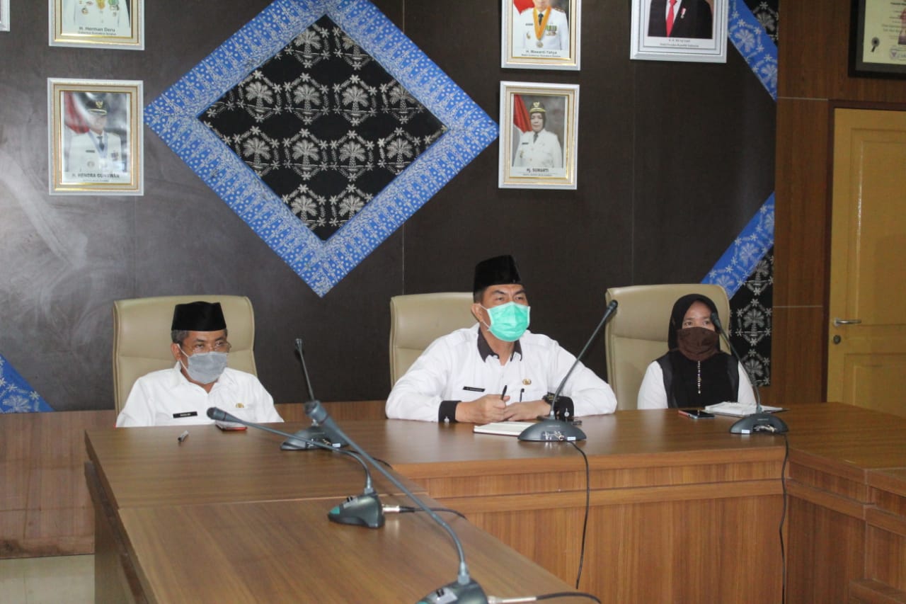 Asisten I mengikuti Webinar bersama APKASI (Asosisasi Pemerintah Kabupaten Seluruh Indonesia)