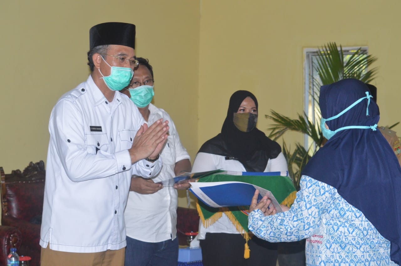 Bupati H2G Serahkan SK Kenaikan Pangkat PNS Periode 01 Oktober 2020 di Kecamatan Purwodadi