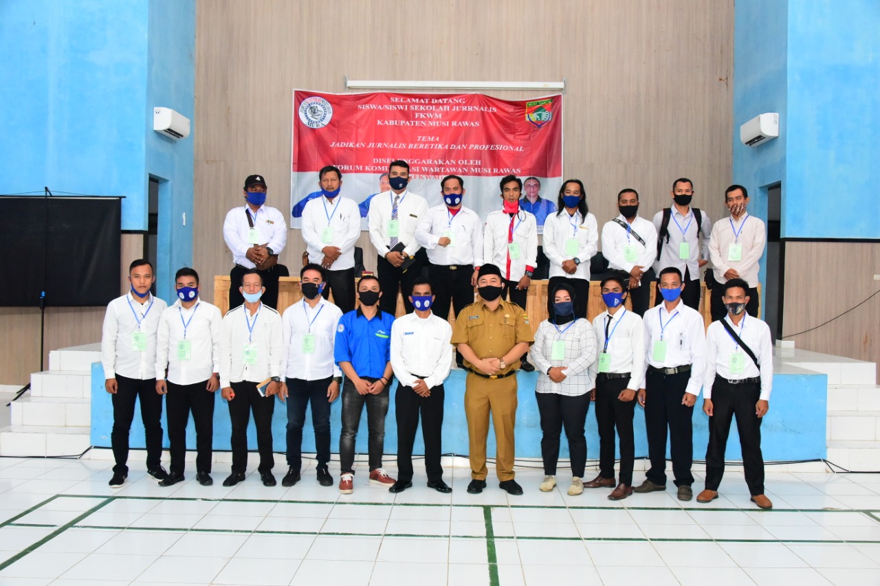 Kepala Dinas Kominfo dan Statistik membuka sekolah Jurnalis Forum Komunikasi Wartawan Musi Rawas (FK