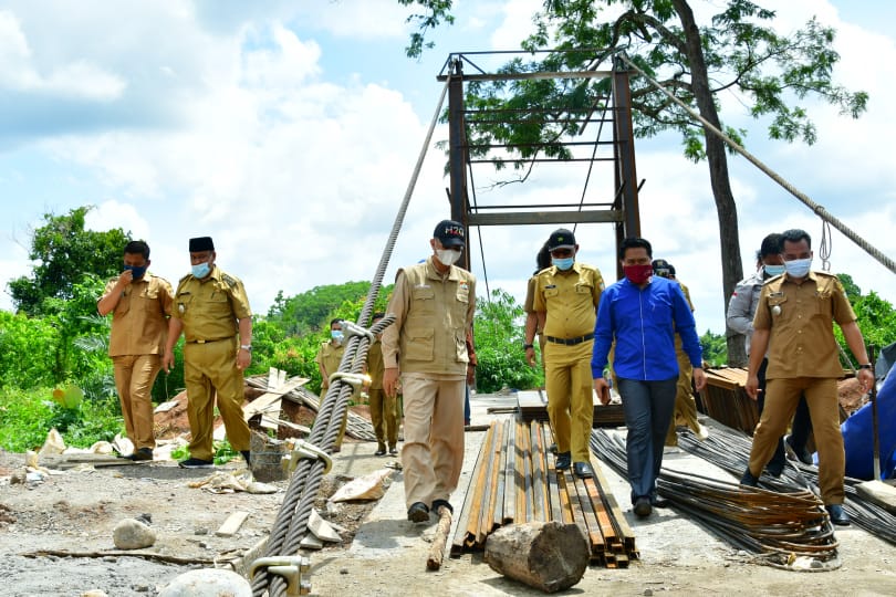 Bupati Mura Tinjau 5 Pembangunan Jembatan Gantung di Muara Lakitan- Kelingi