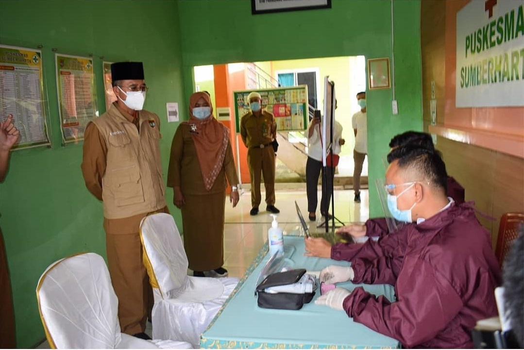 Bupati Musi Rawas Monitor Langsung Persiapan Pelaksanaan Vaksinasi Bagi Tenaga Kesehatan di 3 Puskes