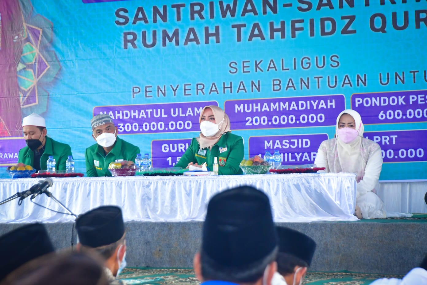 Bupati Mura bersama Ketua TP PKK Musi Rawas H Riza Novianto hadiri Wisuda Akbar Santri Rumah Tahfiz