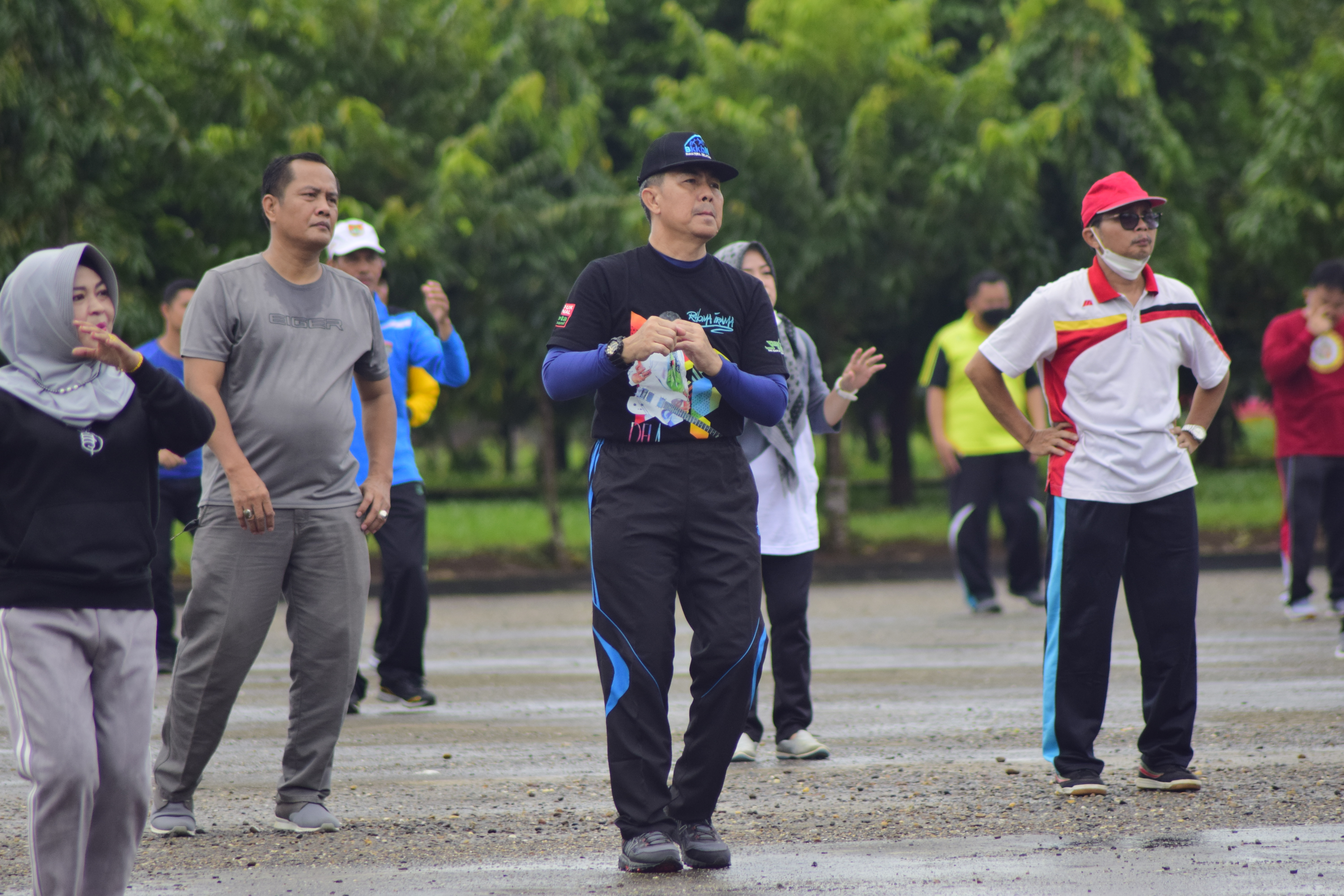 Staf Ahli Bupati Bidang Kemasyarakatan & SDM H Heriyanto ikuti Senam Bersama di Taman Beregam