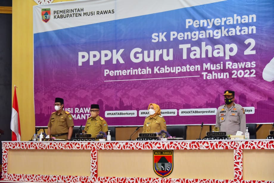 Tahap 2, Bupati Musi Rawas Serahkan SK Pengangkatan Kepada 295 PPPK GuruÂ 