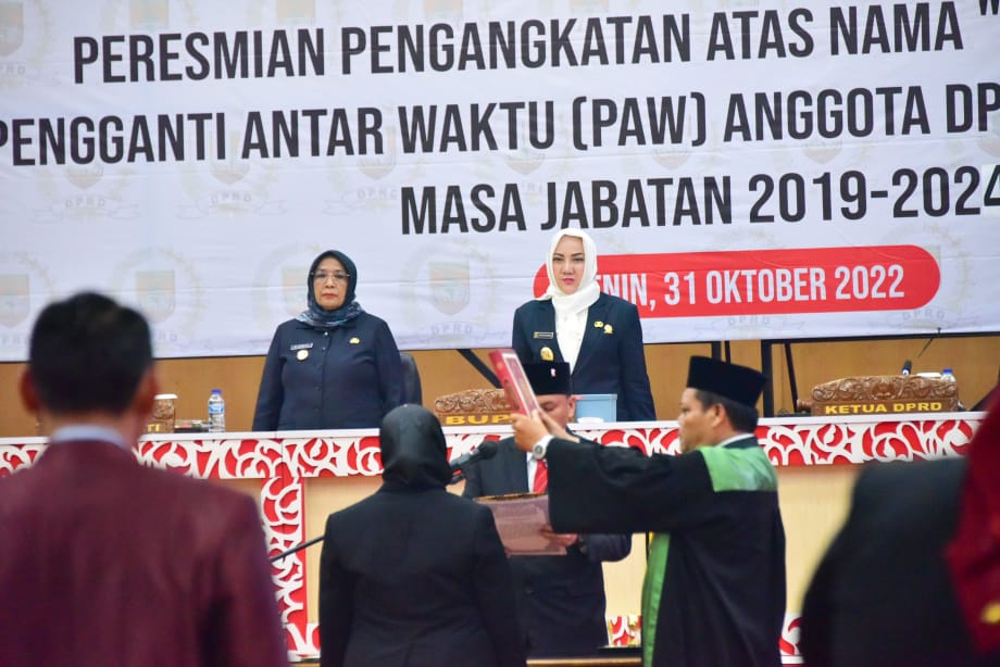 Peresmian Pengangkatan a.n Sri Sunarsih Sebagai Pengganti Antar Waktu DPRD