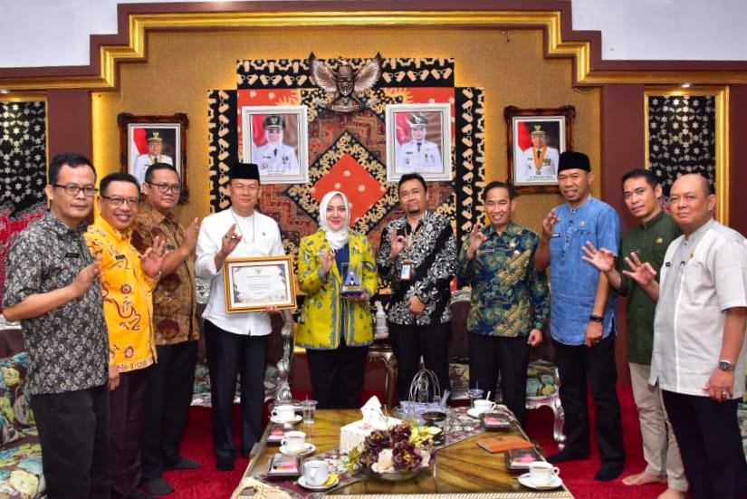 Bupati Musi Rawas Terima Piagam dan Plakat Opini WTP atas LKPD 2021 dari Menteri Keuangan RI