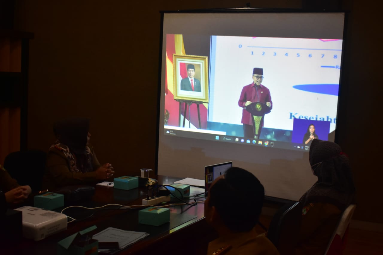 Kementerian PANRB menyerahkan hasil evaluasi SAKIP, RB, ZI, serta penganugerahan pelayanan publik ke