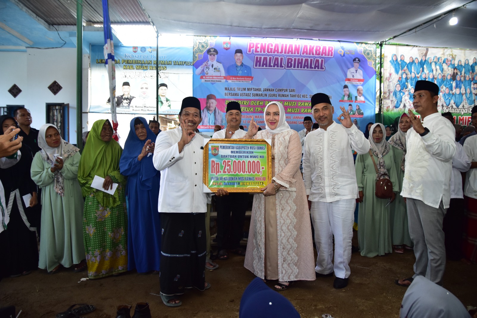 Hadiri Pengajian Akbar Halal Bihalal Majlis Ta lim Miftahul Jannah Bupati Serahkan Bantuan MWC NU