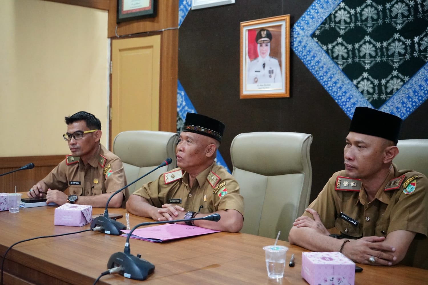 Staf Ahli Bupati Bidang Ekonomi, Keuangan dan Pembangunan didampingi Sekdin Diskominfo ikuti Evaluasi Implementasi Program Gerakan Menuju Kota Cerdas (Smart City) Tahap I