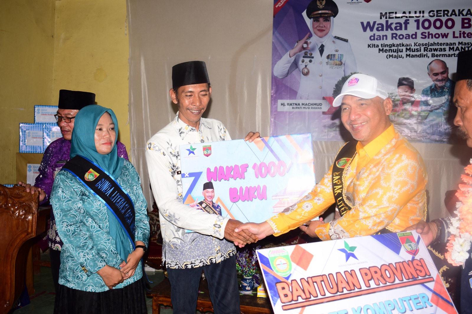 Bapak Literasi Roadshow Literasi dan Melaunching Gerakan Wakaf 1000 Buku
