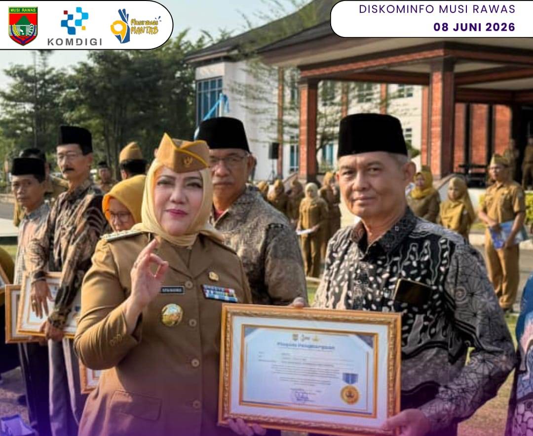Pimpin Apel Bersama, Bupati Musi Rawas Serahkan Bingkisan untuk PNS Purna Tugas