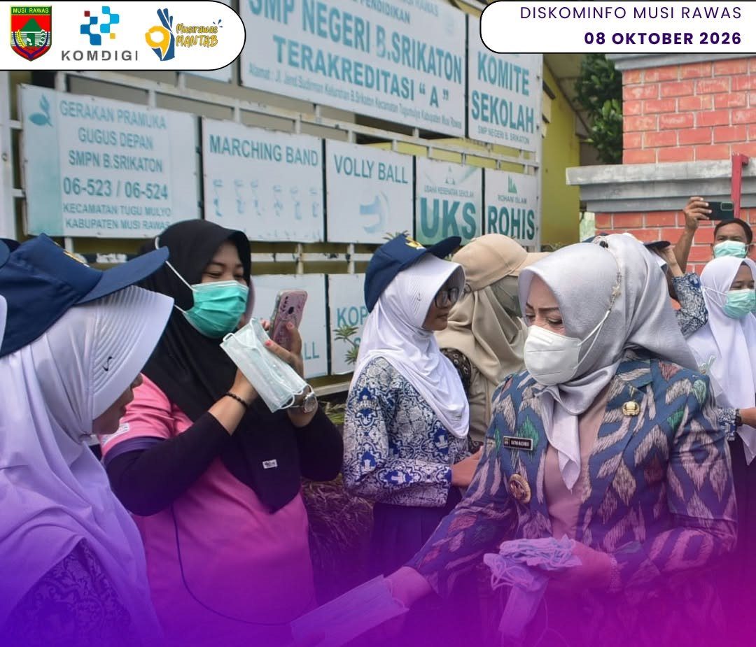 Bupati dan Wabup Musi Rawas Bagi Masker di Dua Pasar, Antisipasi ISPA Akibat Kabut Asap Karhutla